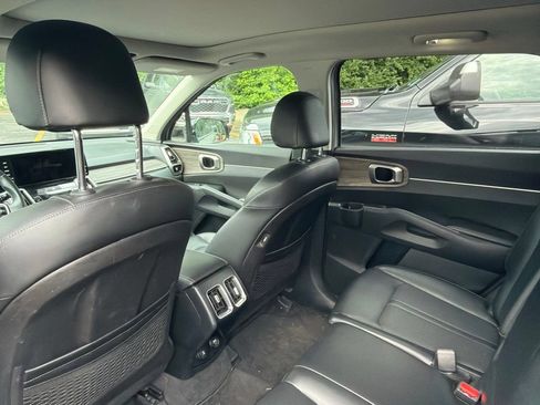 Used 2022 Kia Sorento S w/ Panoramic Sunroof Package AWD/4WD image 8