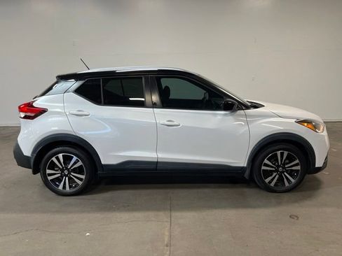 Used 2020 Nissan Kicks SV FWD image 2