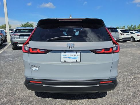 Used 2023 Honda CR-V LX image 5