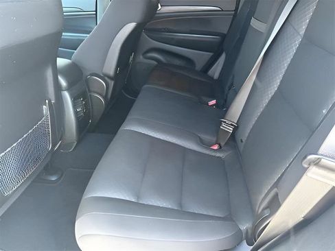 Used 2021 Jeep Grand Cherokee Laredo AWD/4WD image 24