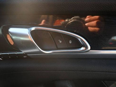 Used 2013 Porsche Panamera S image 59