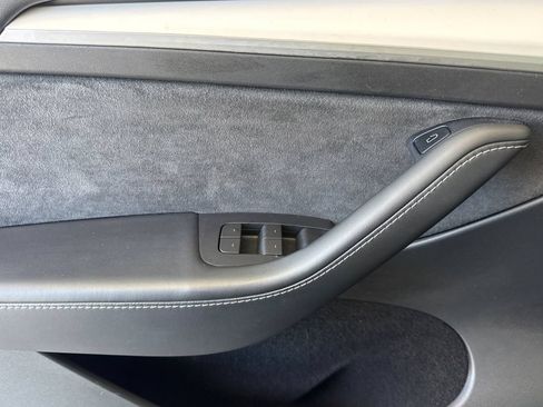 Used 2023 Tesla Model Y Long Range AWD/4WD image 10