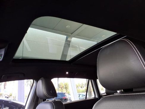 Used 2021 Volkswagen Atlas Cross Sport SE w/ Panoramic Sunroof Package image 8