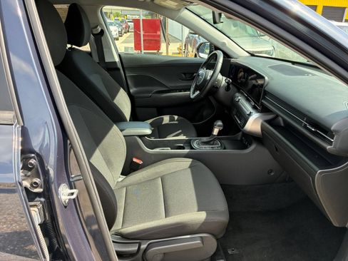Used 2025 Hyundai Kona SEL FWD image 31