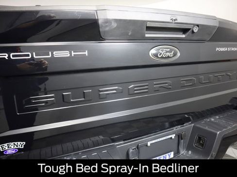 Used 2022 Ford F250 Lariat w/ Black Appearance Package image 39