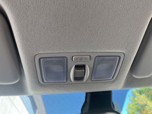 Used 2025 Hyundai Venue SEL image 29