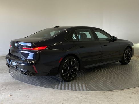 Used 2025 BMW 760i xDrive w/ Executive Package image 8