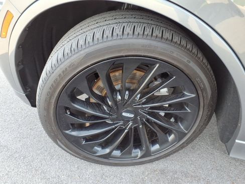 Used 2025 Lincoln Aviator Reserve w/ Equipment Group 201A image 9