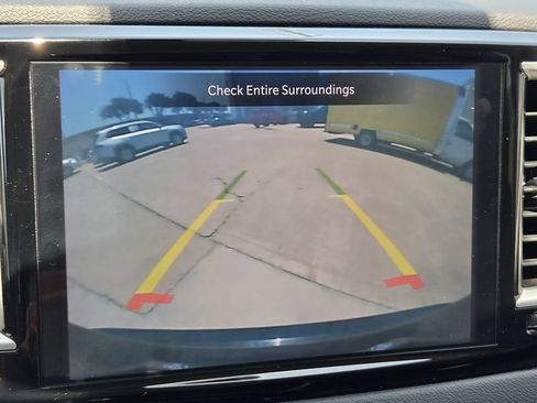 Used 2024 Chrysler Pacifica Touring-L FWD image 18
