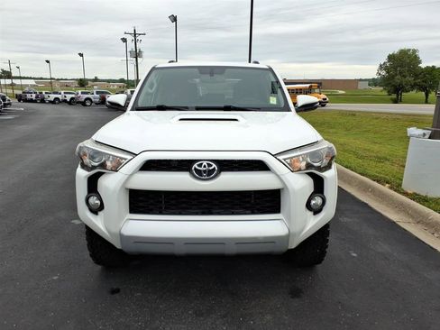 Used 2018 Toyota 4Runner TRD Off-Road Premium AWD/4WD image 2