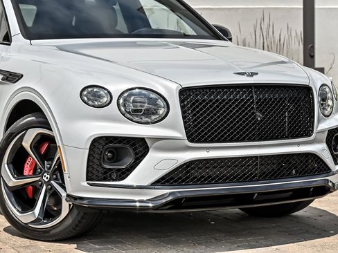 Certified 2022 Bentley Bentayga AWD/4WD image 2