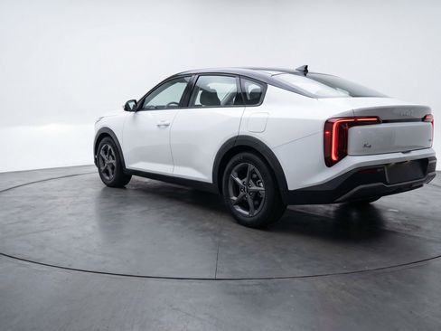 Used 2025 Kia K4 LXS image 6