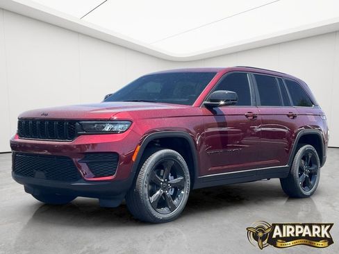 New 2025 Jeep Grand Cherokee Altitude AWD/4WD image 2