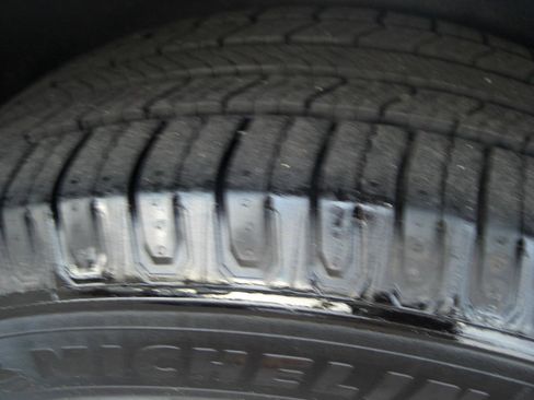 Used 2019 Chrysler Pacifica Touring-L image 5