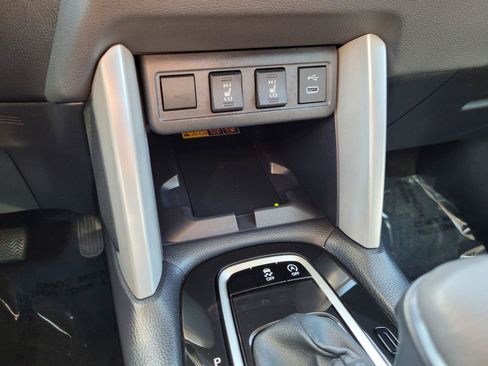 Used 2024 Toyota Corolla Cross XLE w/ Convenience Package FWD image 26
