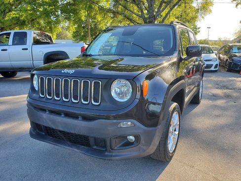 Used 2017 Jeep Renegade Latitude image 3