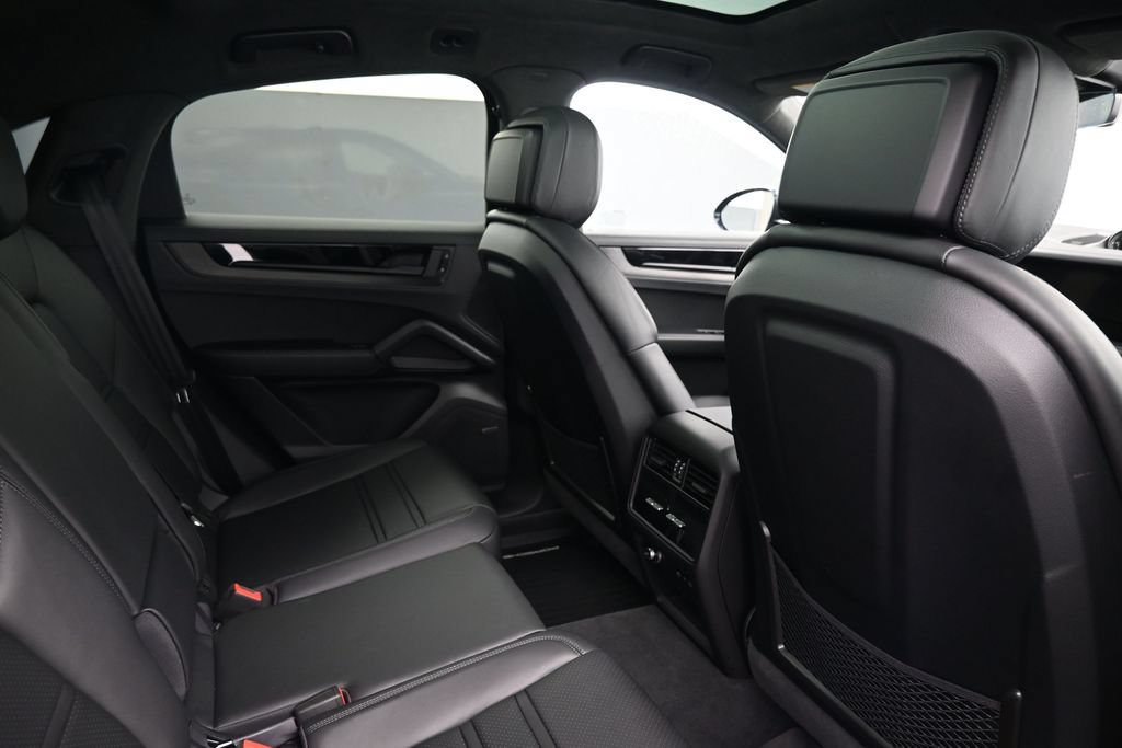 Certified 2026 Porsche Cayenne GTS AWD/4WD image 7