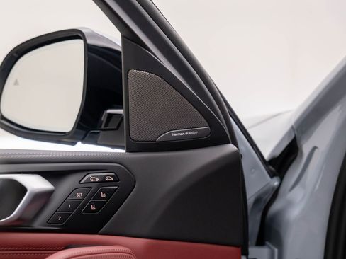 New 2026 BMW X6 xDrive40i w/ Executive Package image 13