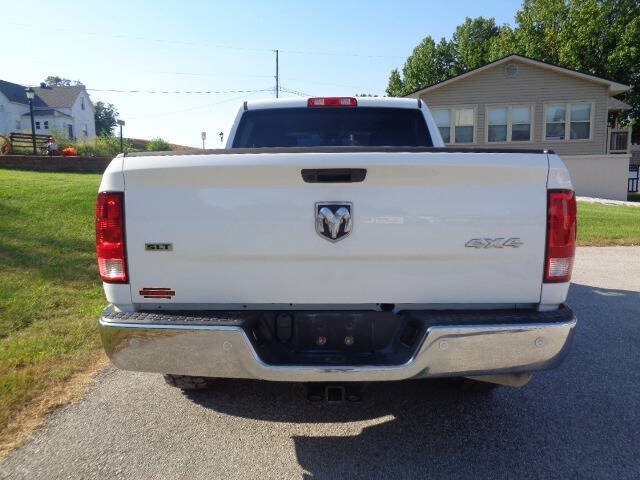 Used 2022 RAM 1500 Classic SLT w/ Electronics Group AWD/4WD image 4