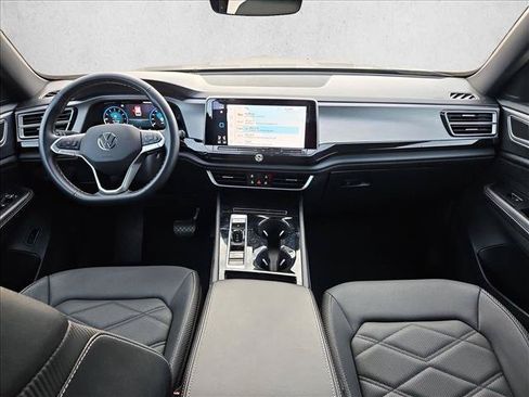 Used 2025 Volkswagen Atlas Cross Sport SE FWD image 17