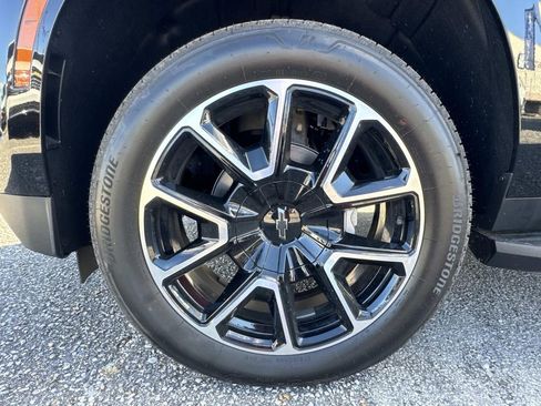 New 2026 Chevrolet Suburban RST image 4