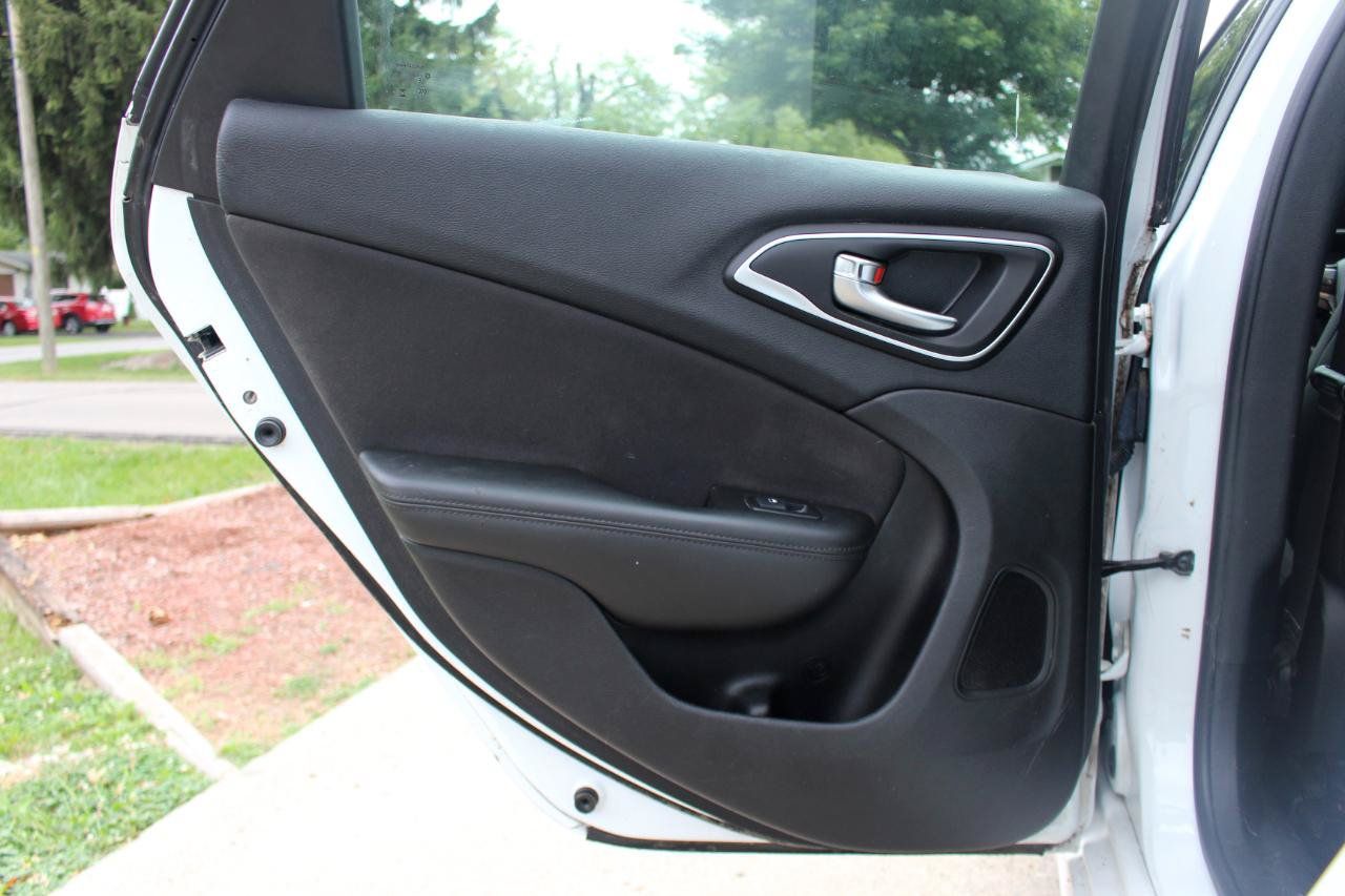 Used 2015 Chrysler 200 Limited w/ Convenience Group FWD image 31
