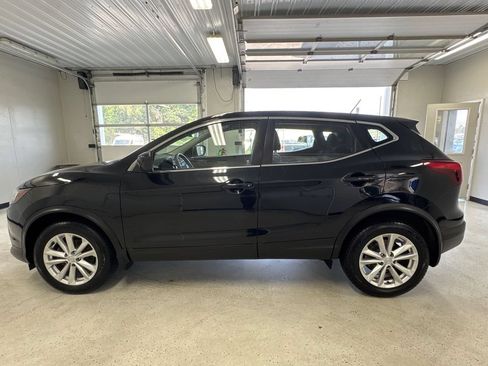Used 2018 Nissan Rogue Sport S w/ S Appearance Package AWD/4WD image 2