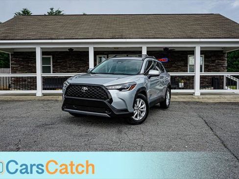 Used 2024 Toyota Corolla Cross LE FWD image 1
