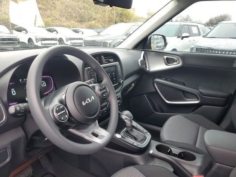 New 2025 Kia Soul LX image 18