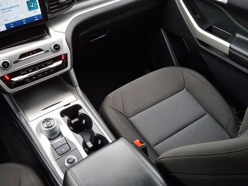 Certified 2022 Ford Explorer XLT w/ Class IV Trailer Tow Package image 16