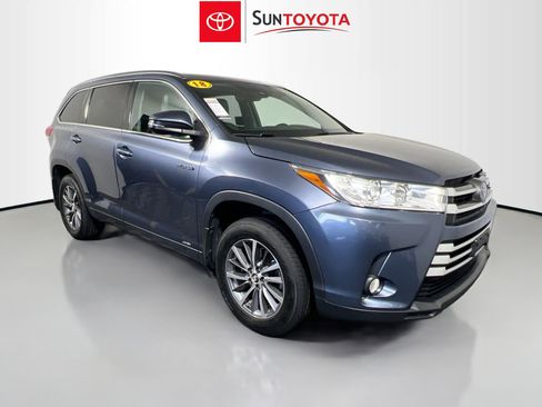 Used 2018 Toyota Highlander XLE AWD/4WD image 1