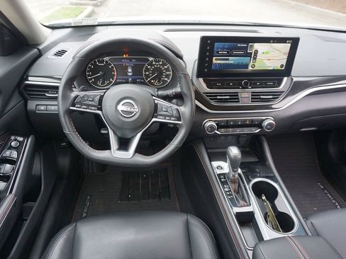 Used 2023 Nissan Altima 2.5 SR w/ SR Premium Package FWD image 6