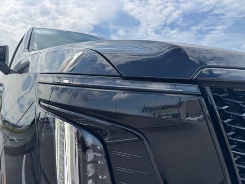 Certified 2025 Cadillac Escalade Sport Platinum w/ LPO, ONYX Package AWD/4WD image 9