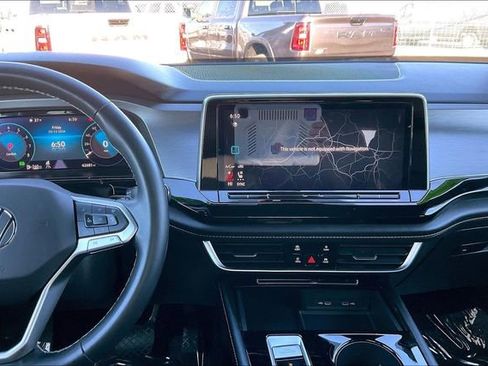 Used 2024 Volkswagen Atlas Cross Sport SE image 6