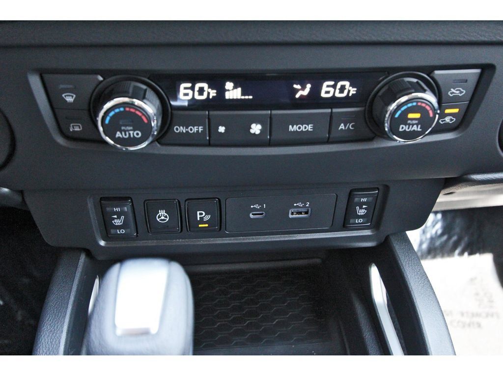Used 2025 Nissan Frontier SV w/ SV Convenience Package RWD image 28