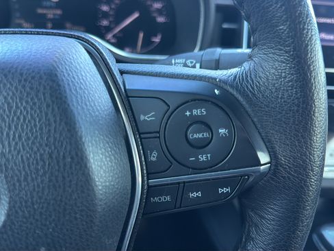 Used 2021 Toyota Avalon XLE FWD image 19