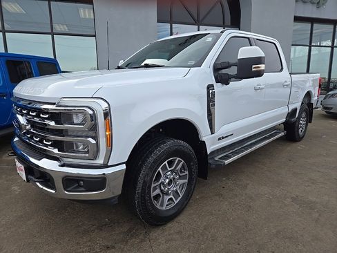 Used 2023 Ford F250 Lariat image 2