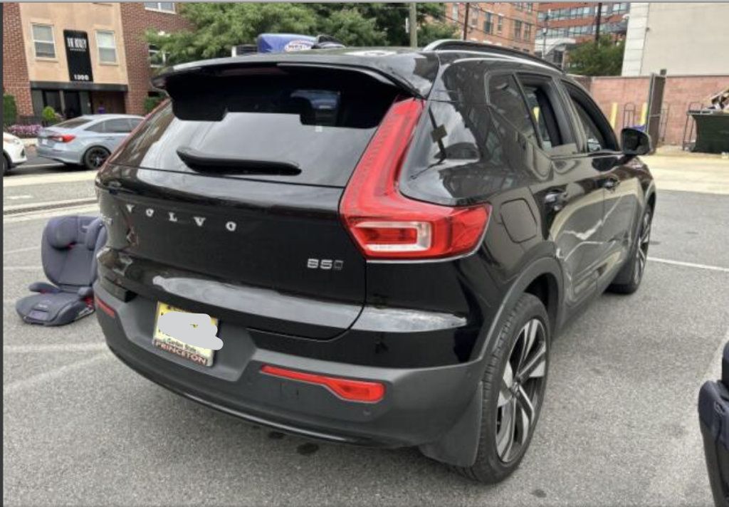 Used 2023 Volvo XC40 B5 Plus w/ Protection Package Premier AWD/4WD image 12