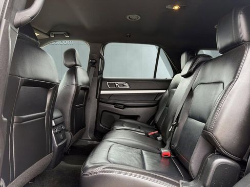 Used 2017 Ford Explorer XLT w/ Equipment Group 202A FWD image 12