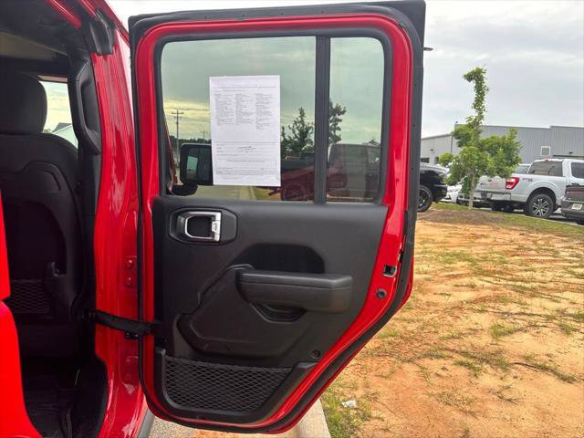 Certified 2025 Jeep Wrangler Unlimited Rubicon w/ Convenience Group AWD/4WD image 43