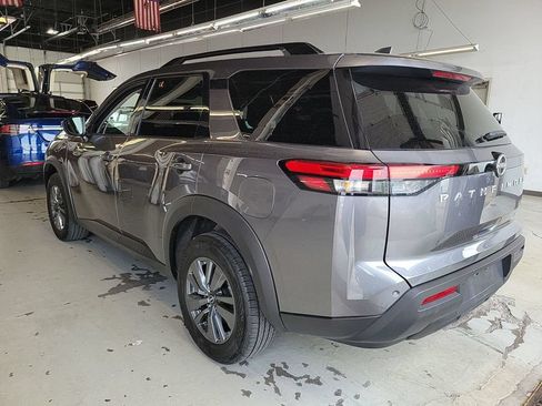 Used 2025 Nissan Pathfinder SV AWD/4WD image 3
