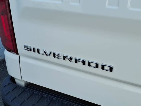 Used 2026 Chevrolet Silverado 1500 LT Trail Boss w/ LT Trail Boss Premium Package AWD/4WD image 18