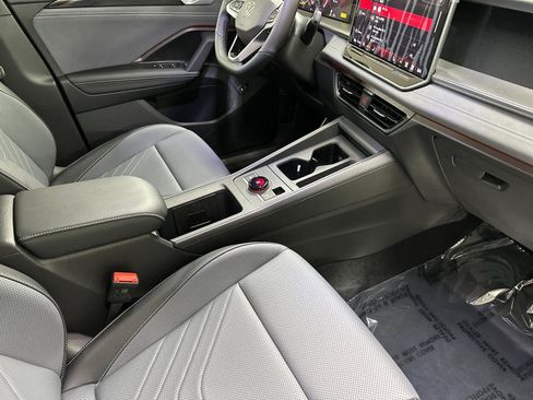 New 2026 Volkswagen Tiguan SE R-Line FWD image 15