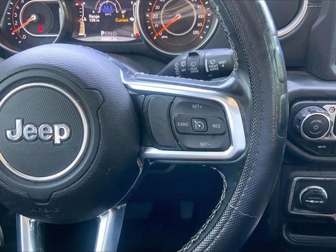 Used 2020 Jeep Wrangler Unlimited Sahara AWD/4WD image 20