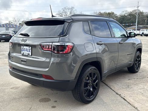 Used 2023 Jeep Compass Altitude w/ Sun and Sound Group image 12