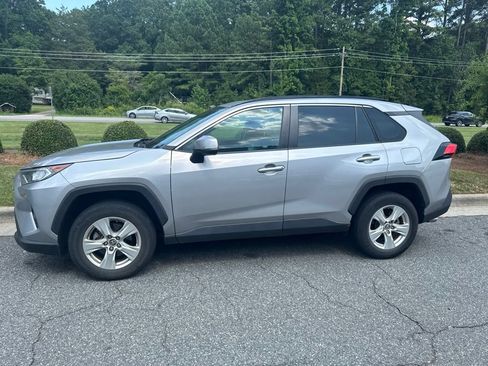Used 2020 Toyota RAV4 XLE AWD/4WD image 5