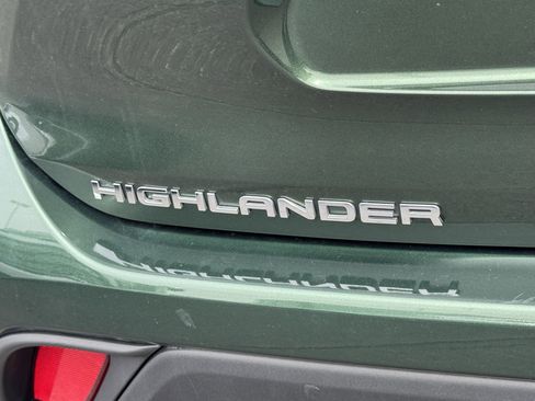 Used 2023 Toyota Highlander XLE AWD/4WD image 44