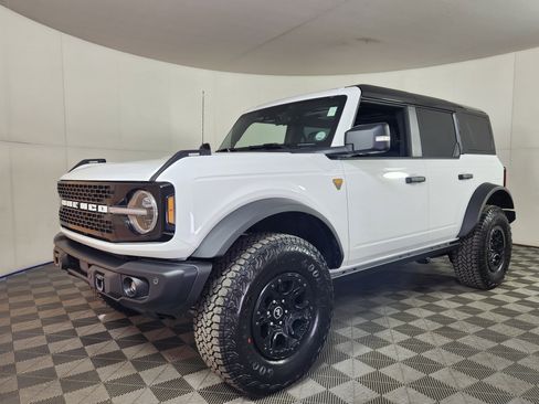 New 2025 Ford Bronco Badlands image 3