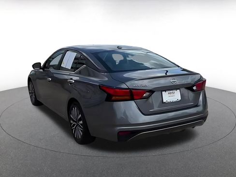 Used 2025 Nissan Altima 2.5 SV image 11