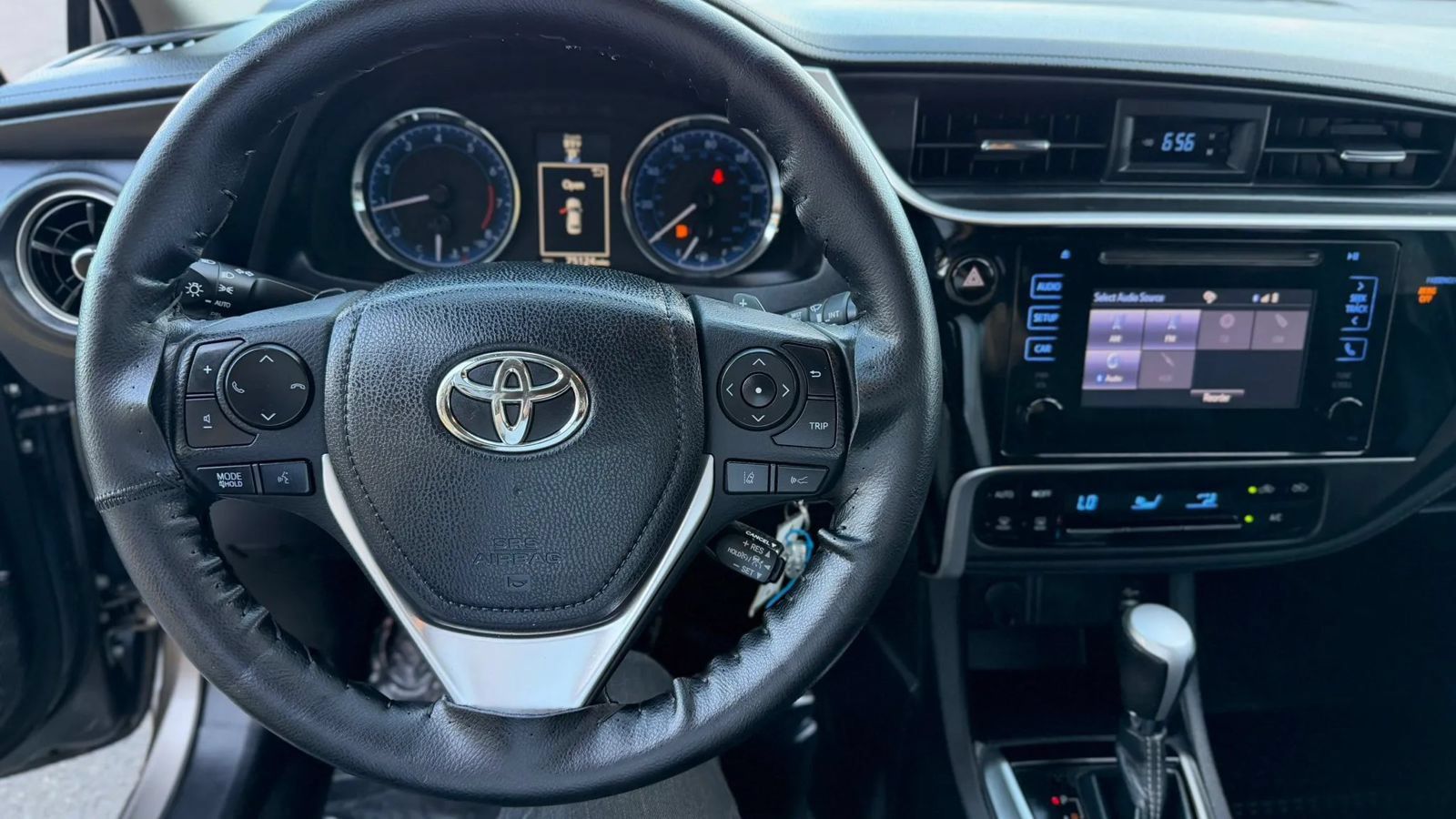 Used 2019 Toyota Corolla SE FWD image 16